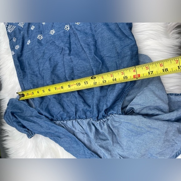 Old Navy - Chambray off shoulder embroidered top - XS - Picture 2 of 9